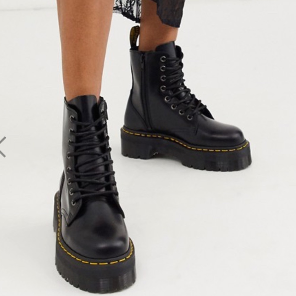 BRAND NEW DOC MARTEN PLATFORM BOOTS (US Mens 5 W7)